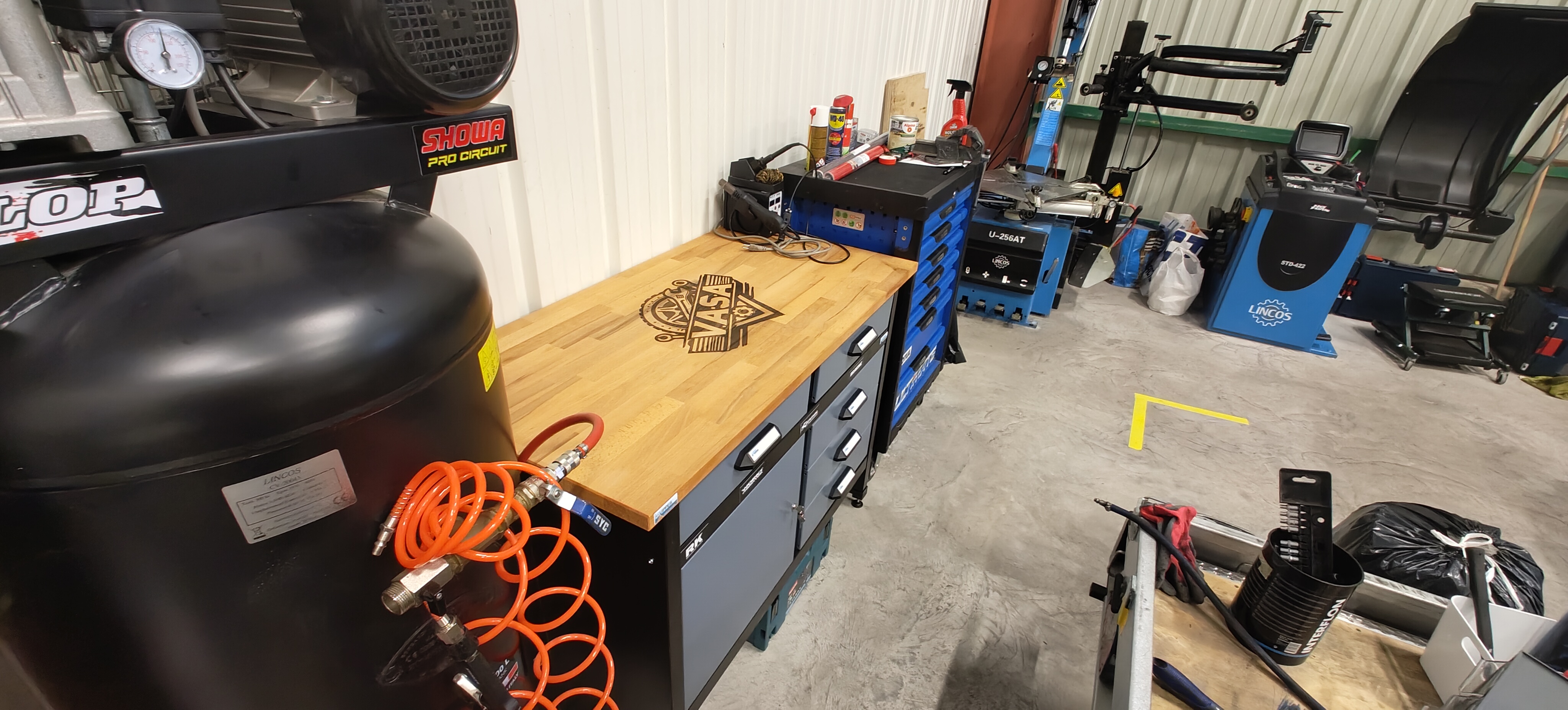 Mécanicien au travail